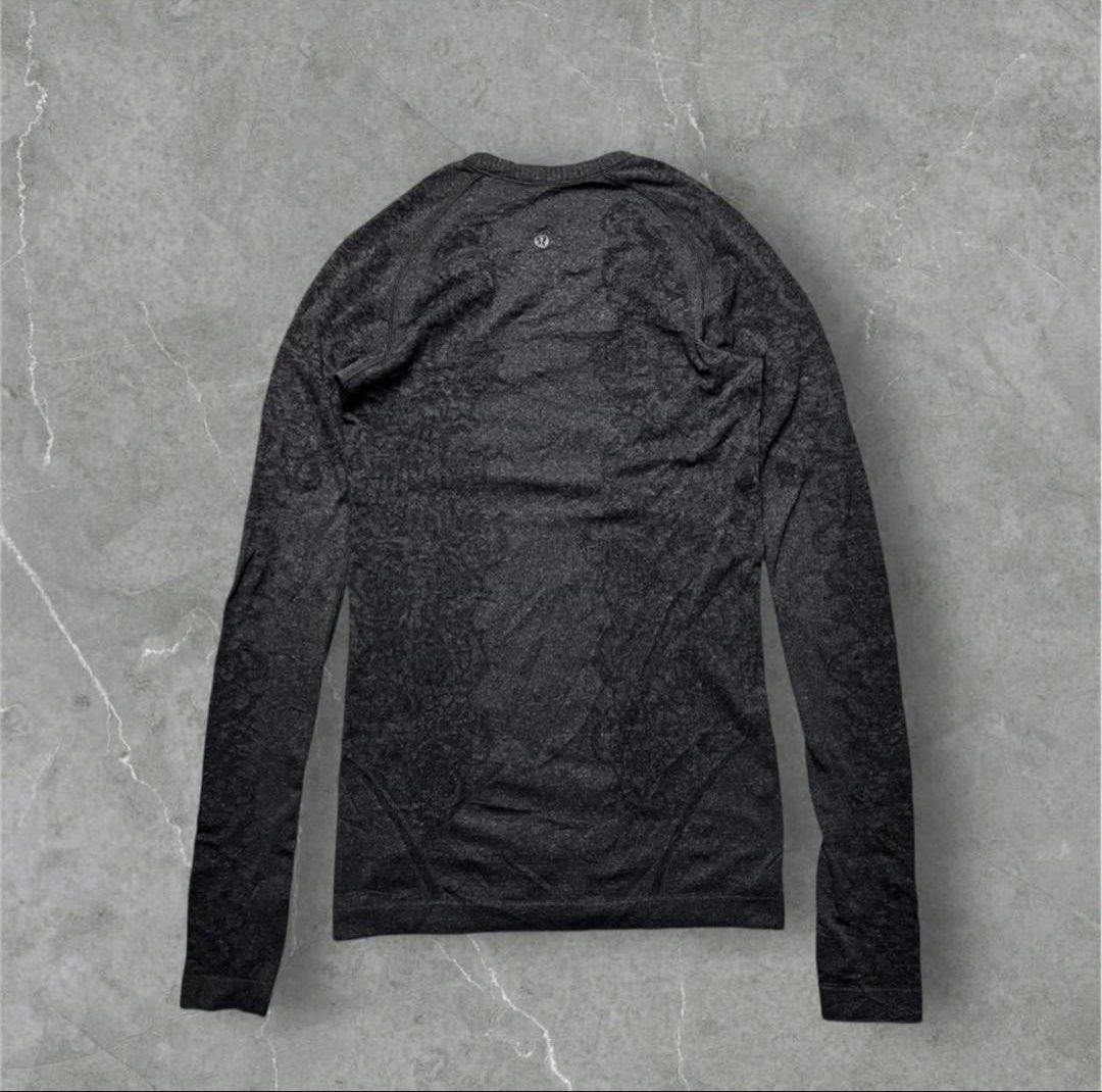 Lululemon active wear longsleeve (Category: Activewear) located in Davao. Submitted by quickootd (Listing ID 1457577733, Image 2). Description: bought here from carousel too bug for me dimension 15 width 27 length no tags in good condition.