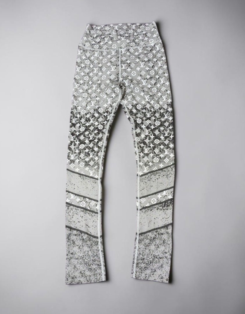 LV LEGGINGS (Category: Activewear) located in Sipocot. Submitted by quickpickstuff (Listing ID 1457648874, Image 1). Description: SIZE MEDIUM 24-26 34 LENGTH LIKE NEW CONDITION.