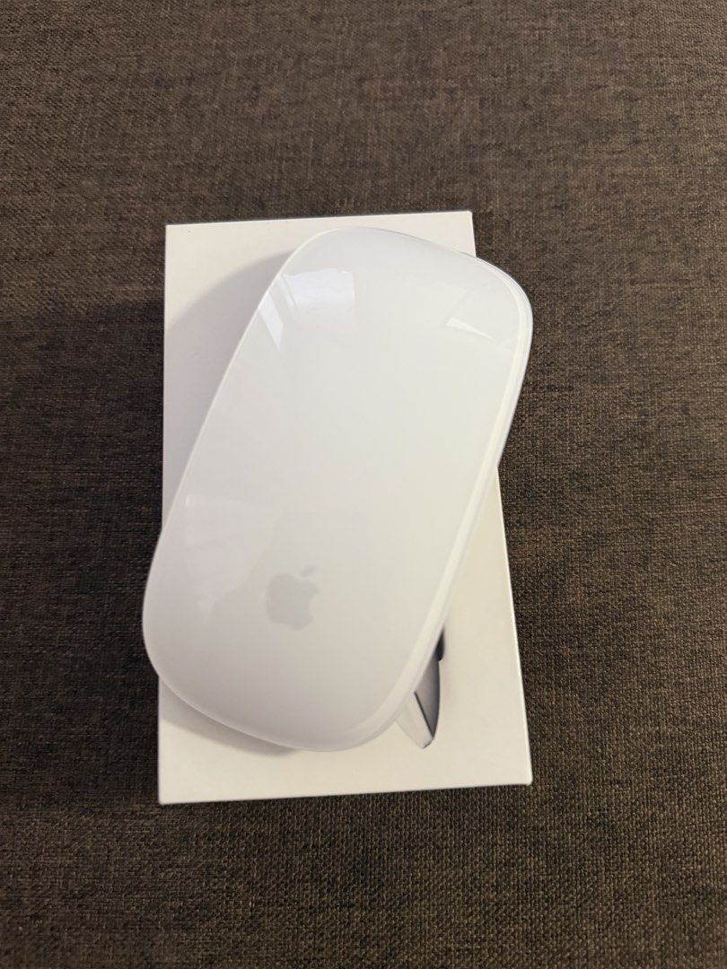Magic Mouse (Category: Computer Keyboard) located in Pateros City. Submitted by aa_shopppp (Listing ID 1457608293, Image 2). Description: Like new .