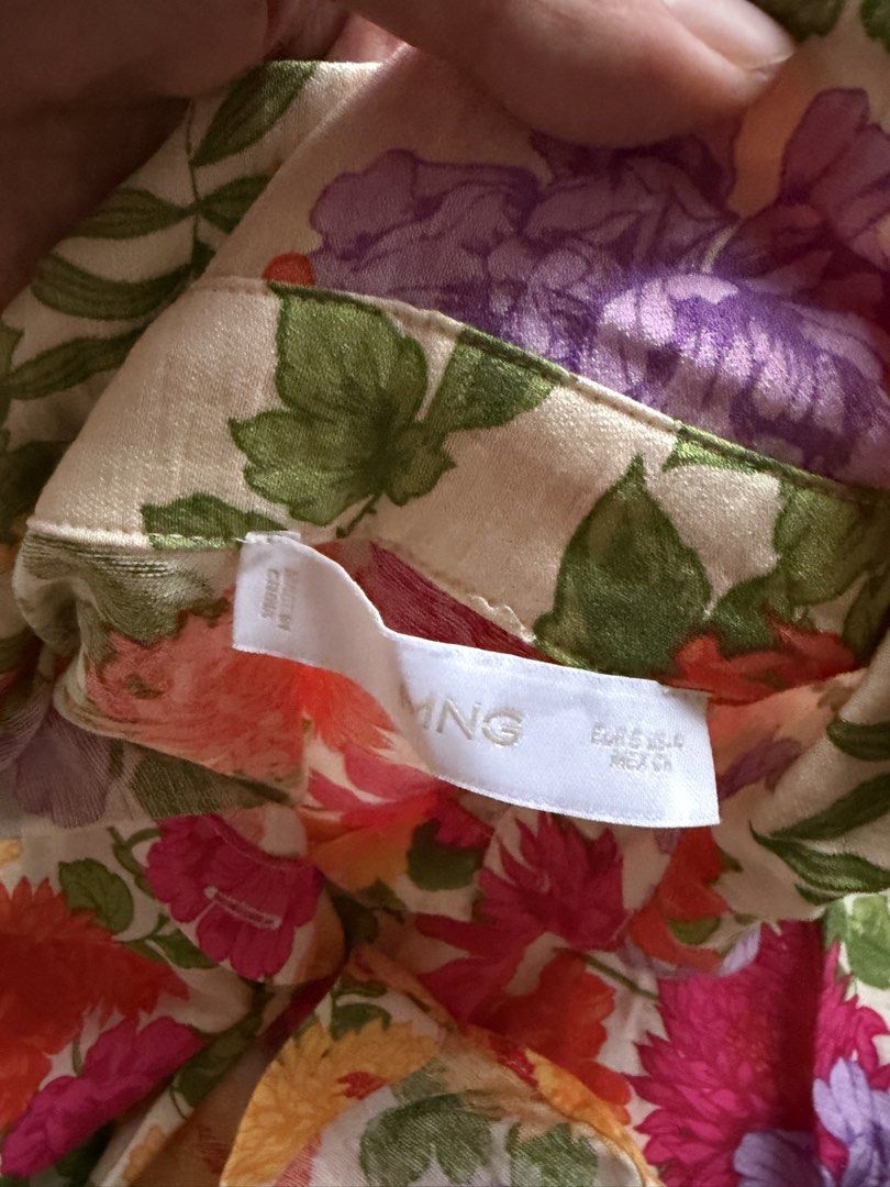 Mango Floral Print Longsleeve Buttondown Top (Category: Longsleeves) located in Quezon City. Submitted by tidyup.lara (Listing ID 1457641331, Image 3). Description: Size S Shoulder 17” Bust 40” Waist 40”+ Length 23” Condition 8/10: used but in good condition .