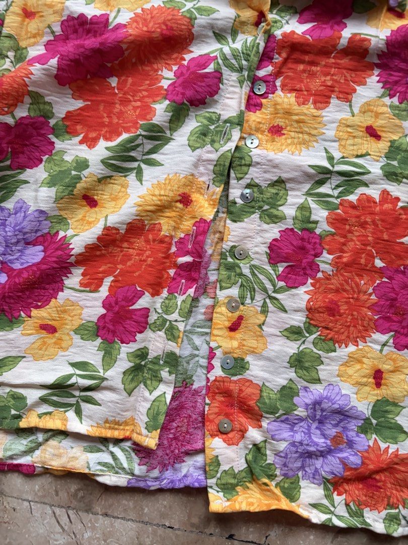 Mango Floral Print Longsleeve Buttondown Top (Category: Longsleeves) located in Quezon City. Submitted by tidyup.lara (Listing ID 1457641331, Image 2). Description: Size S Shoulder 17” Bust 40” Waist 40”+ Length 23” Condition 8/10: used but in good condition .