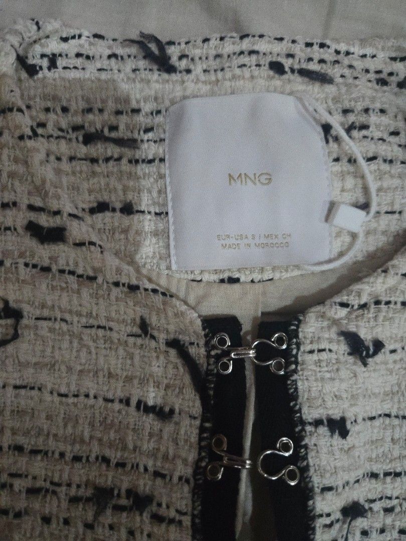 mango tweed bouclé jacket (Category: Coats, Jackets and Outerwear) located in Manila. Submitted by thewalkingmuse (Listing ID 1457552158, Image 3). Description: brand new without tag. never been used. no flaws This Tweed jacket with hook-and-eye fastenings from Mango is a must-have in your casual wardrobe. Made from cotton-blend fabric, this jacket features straight and short design, rounded neck, long sleeve, two front welt pockets, and hook-and