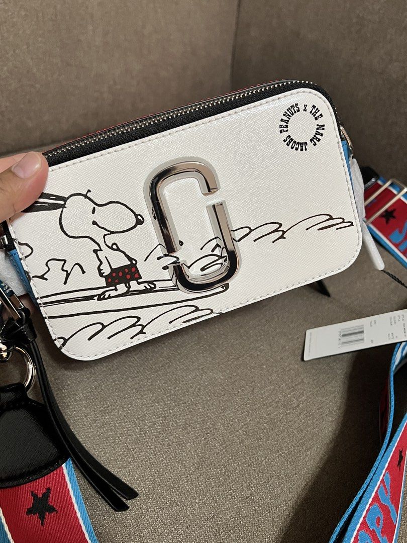 Marc Jacobs Snapshot Snoopy White Multi (Category: Luxury Bags & Wallets) located in San Pedro. Submitted by misslumi (Listing ID 1457554597, Image 3). Description: Marc Jacobs Snapshot Snoopy White Multi Source: Canada 🇨🇦 Fits all phone sizes. .