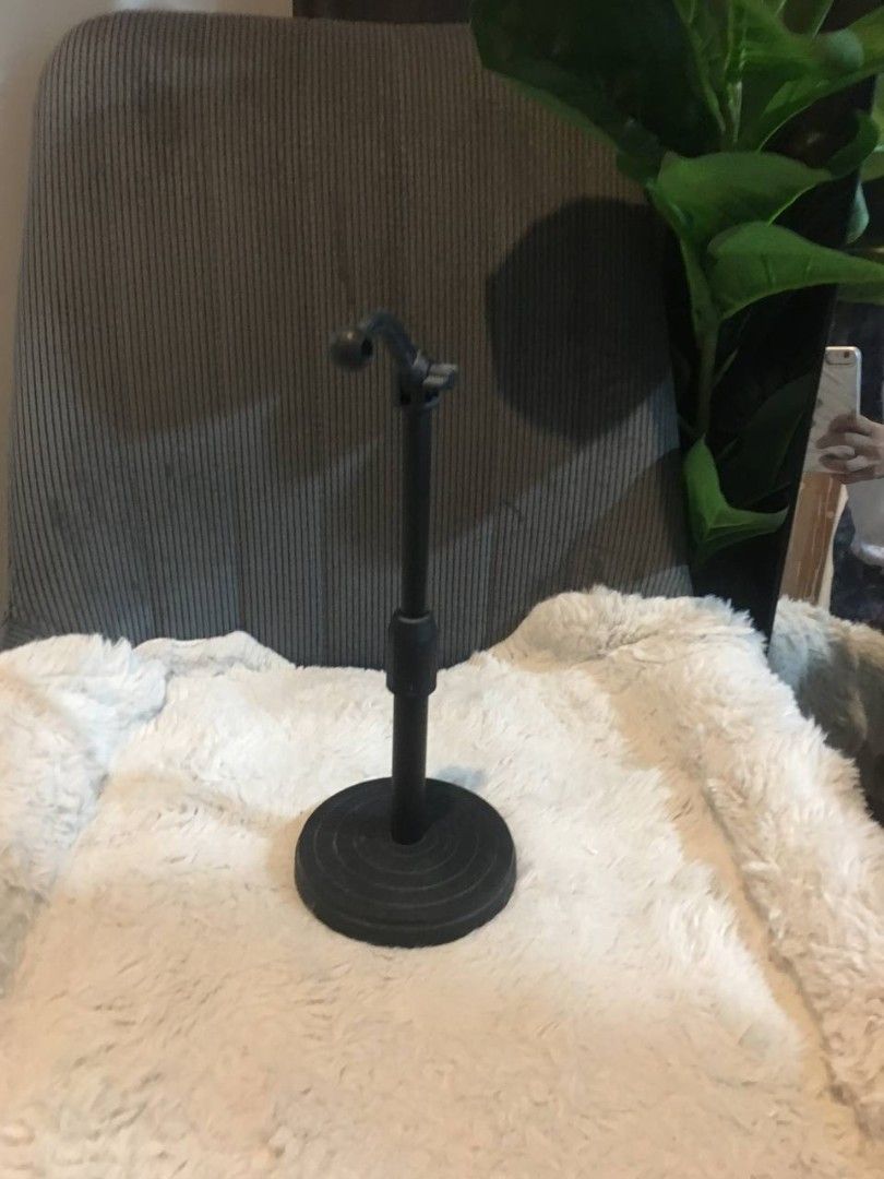 Mic holder (Category: Microphones) located in Manila. Submitted by evanesce3_ (Listing ID 1457627720, Image 2). Description: .