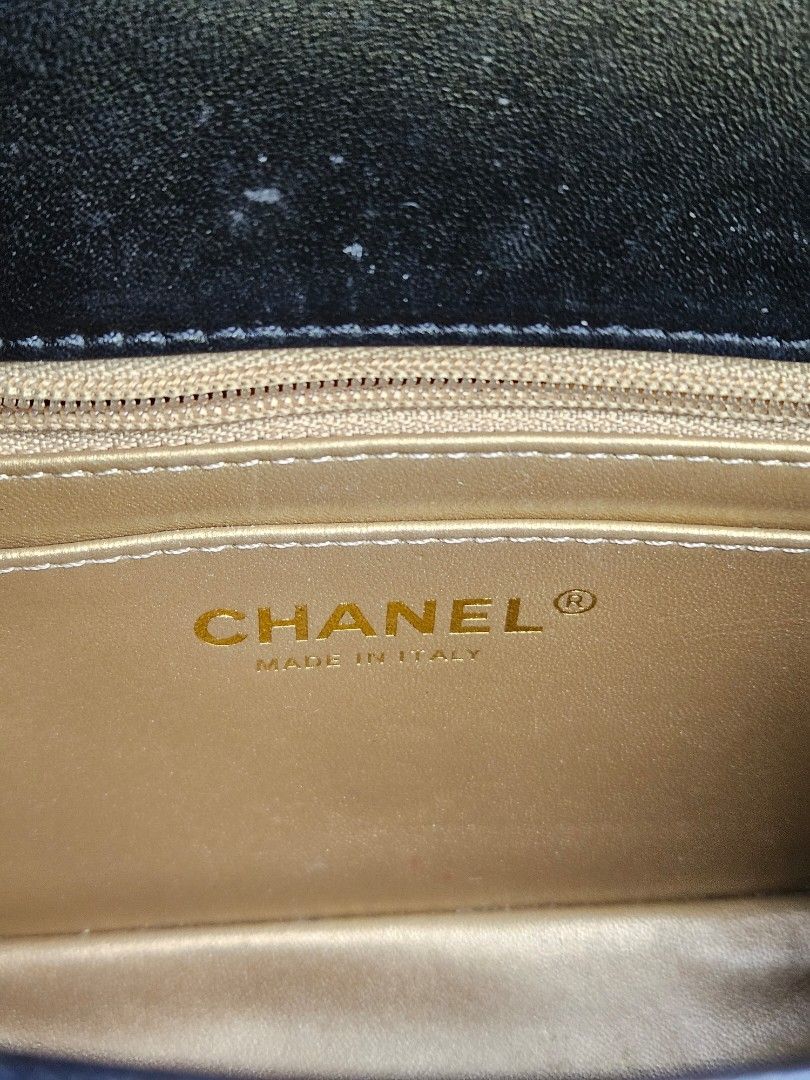 mini Chanel (Category: Luxury Bags & Wallets) located in Zamboanga. Submitted by clayd052 (Listing ID 1457592547, Image 3). Description: genuine leather NGA.
