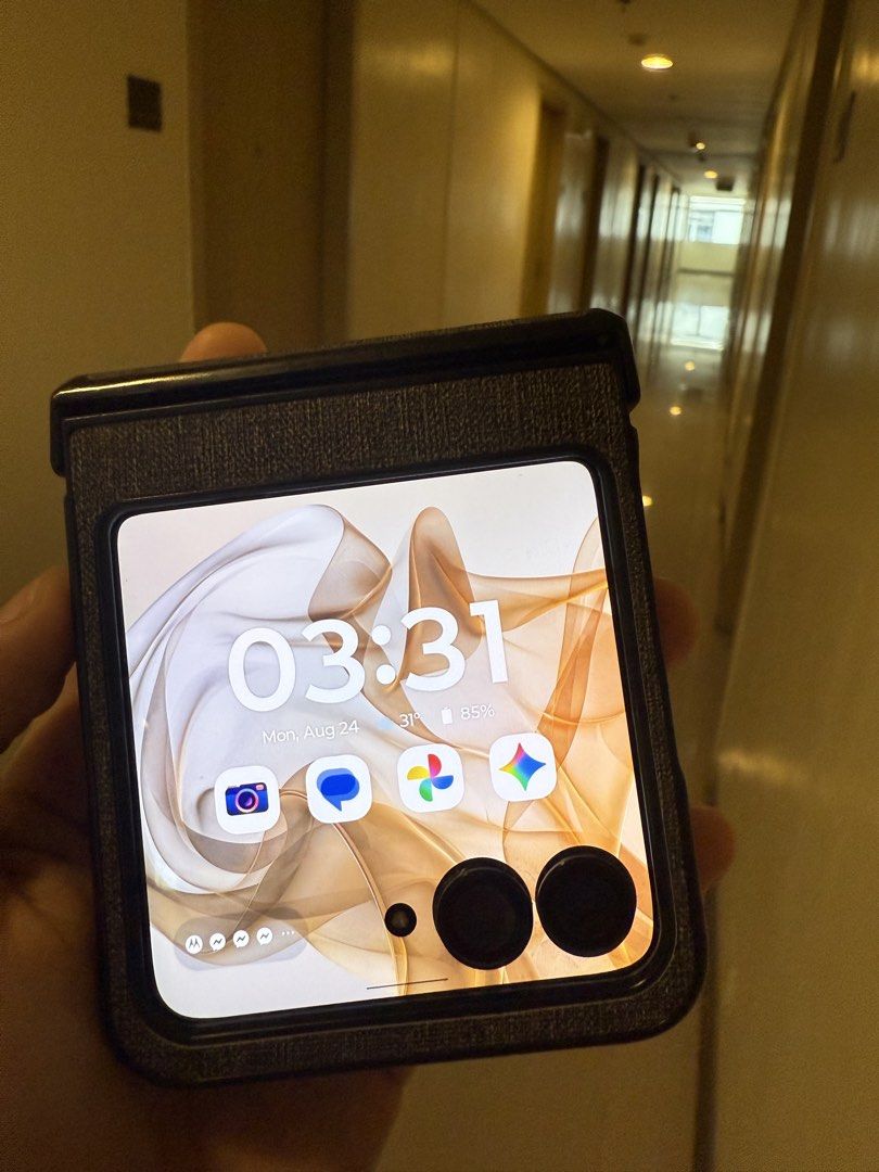Motorola Razr 50 256gb (Category: Motorola) located in Cavite. Submitted by oceanachors (Listing ID 1457518109, Image 3). Description: Issue: Needs LCD Replacement ng big screen cause nadaganan ng bata then di na gumana.