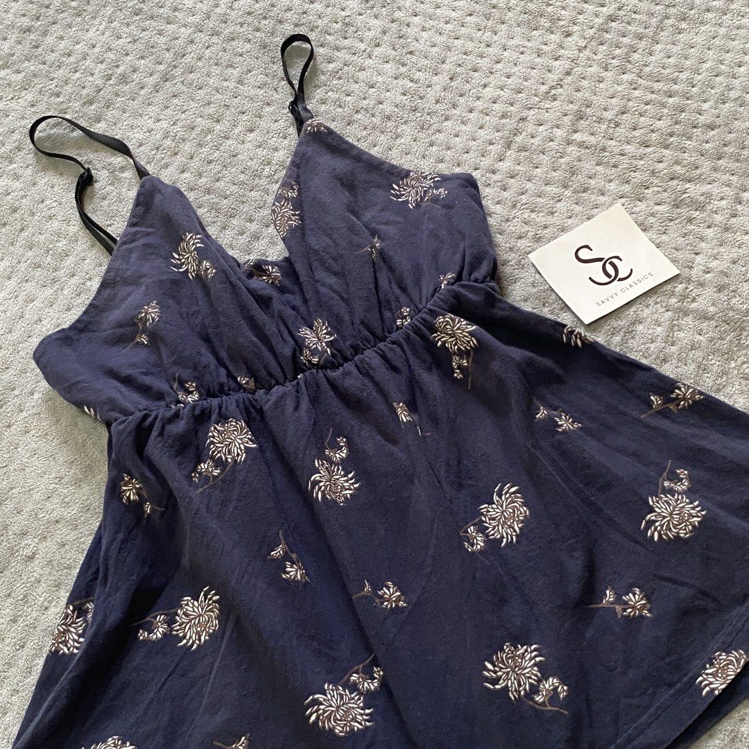 Navy Floral Spaghetti Strap Mini Dress - Size Small (Category: Dresses) located in Ajuy. Submitted by savvyclassics (Listing ID 1457649865, Image 2). Description: .