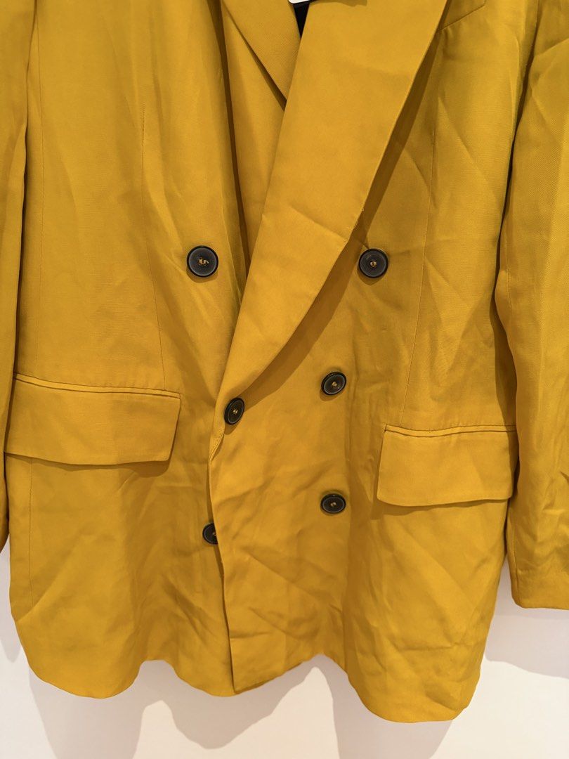 New Zara blazer L (Category: Coats, Jackets and Outerwear) located in Makati City. Submitted by nmvs1 (Listing ID 1457558229, Image 3). Description: New with tag Zara double breasted blazer Large Eur 60 around 4k in pesos Super nice .