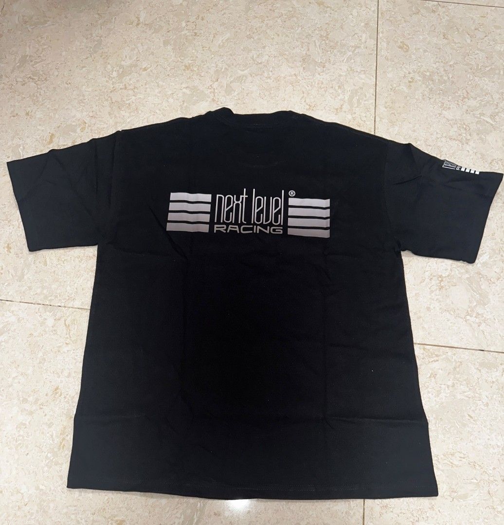 NEXT LEVEL RACING 黑色短袖 Tee （分類：T-shirt、恤衫、有領衫）位於 Hong Kong。 由 tcmten 提交（商品編號 1457653773，圖片 1）。簡介： NEXT LEVEL RACING 黑色短袖 Tee。前面有 NLR Logo，背面有大 Logo 同埋袖口位有細節。棉質，著得舒服。適合鍾意賽車或者街頭風格嘅朋友。。