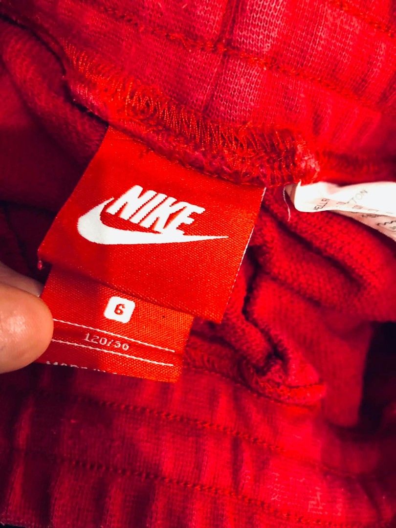 Nike alumni Shorts Kids Size 6 / 120/30 (Category: Babies & Kids Fashion) located in Bayambang. Submitted by ace_found_it_06 (Listing ID 1457574621, Image 2). Description: - Red Nike alumni shorts with black speckle print - White Nike swoosh logo - Elastic waistband with drawstring - Perfect for active kids - Size: 6 years - Dimes : 20-24 x 14 - 9.7 Color Rate DM 📩📩 - Pangasinan Based .