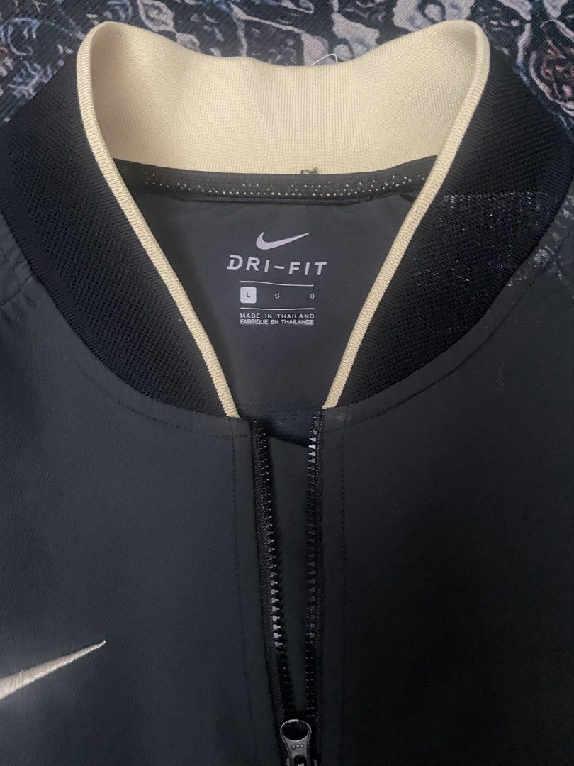 NIKE DRY FIT BOMBER JACKET (Category: Activewear) located in Quezon City. Submitted by kromy71 (Listing ID 1457704334, Image 2). Description: This jacket is crafted with midweight, tightly knit fabric that’s smooth, stretchy and sweat wicking. Its roomy fit makes it a great layer while a two-way zip lets you adjust your coverage. Articulation at the elbows offers ease of movement and a distinct Nike Tech aesthetic..