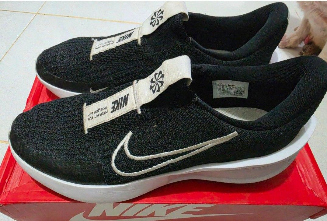 Nike Interact Run EasyOn Black Slip-On Running Shoes (Category: Sneakers) located in Quezon City. Submitted by safecan.safecan (Listing ID 1457589344, Image 2). Description: - Black Nike Interact Run EasyOn slip-on shoes - Effortless to put on and take off - Ideal for running and everyday wear Almost brand new as you can see pictures meetup qc, san juan, mandaluyong. delivery thur courier available to be paid by buyer .
