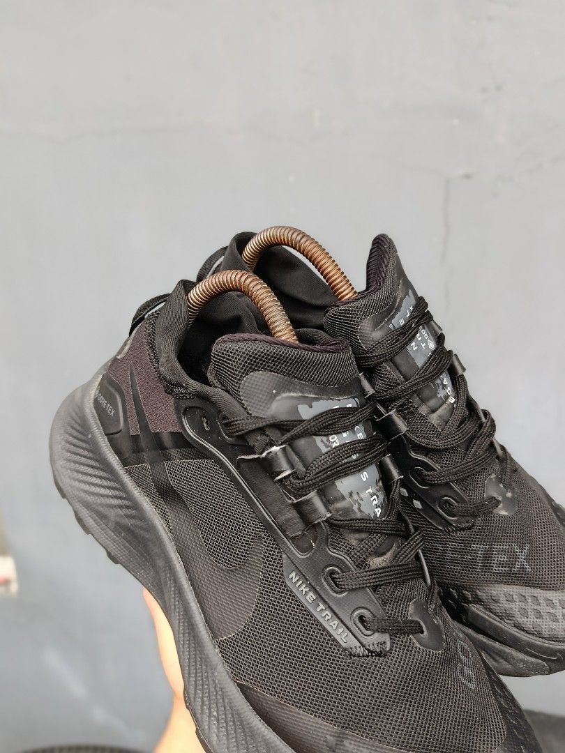 NIKE TRAIL GORETEX (Category: Sneakers) located in Dagupan City. Submitted by rodolfo_b (Listing ID 1457663434, Image 3). Description: SOLID PAIR, 25CM CAN FIT SA 7MENS. AUTHENTIC. WAG NIYO NA BARATIN PLEASE..