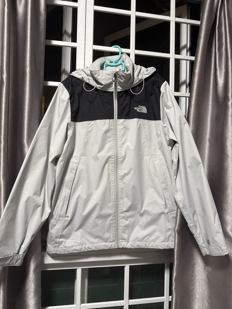 Northface Jacket (Category: Coats, Jackets and Outerwear) located in Singapore. Submitted by fixed_03 (Listing ID 1457658949, Image 1). Description: Used once Usual price 200+ 100% Authentic.