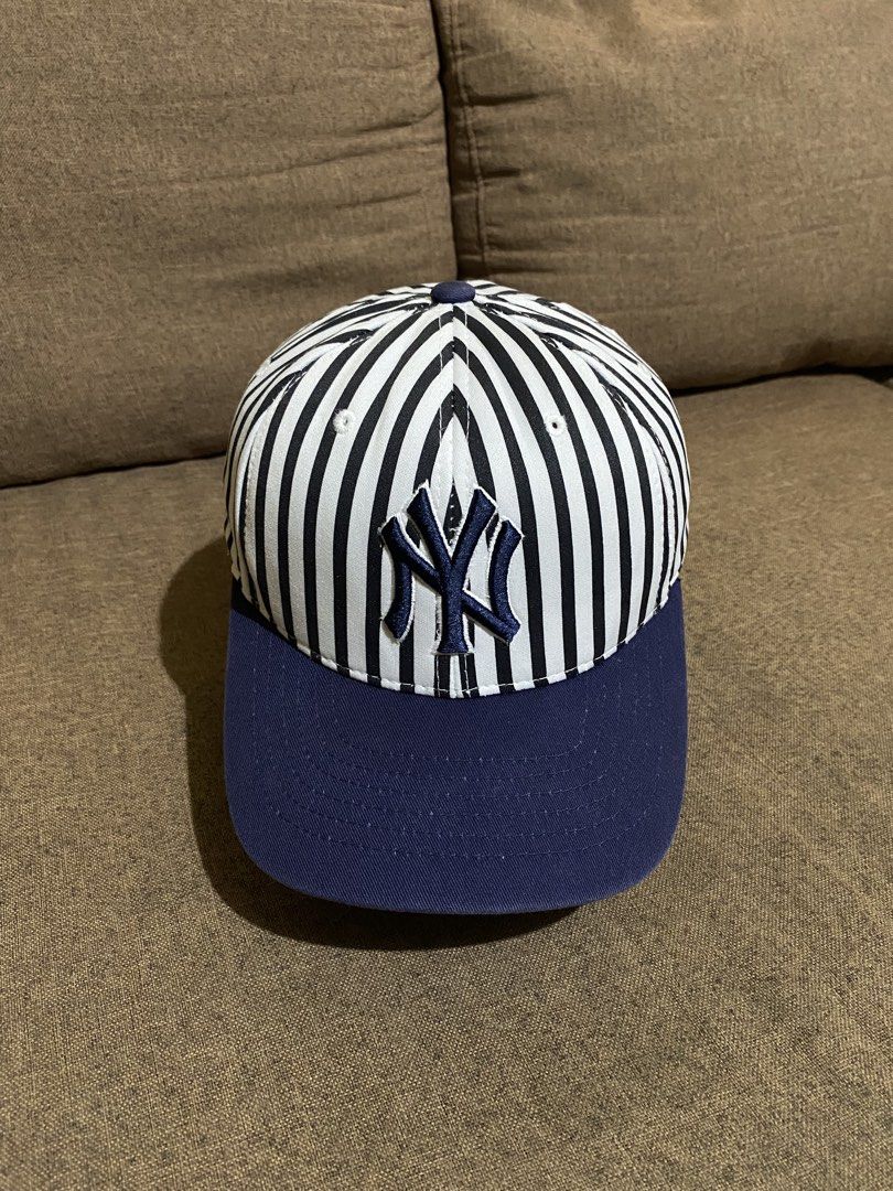 NY MLB (Category: Caps & Hats) located in Cebu City. Submitted by patspickph (Listing ID 1457646035, Image 1). Description: NY MLB Close Cap. Size XS/S on tag but Fits size M aswell. Excellent Condition.