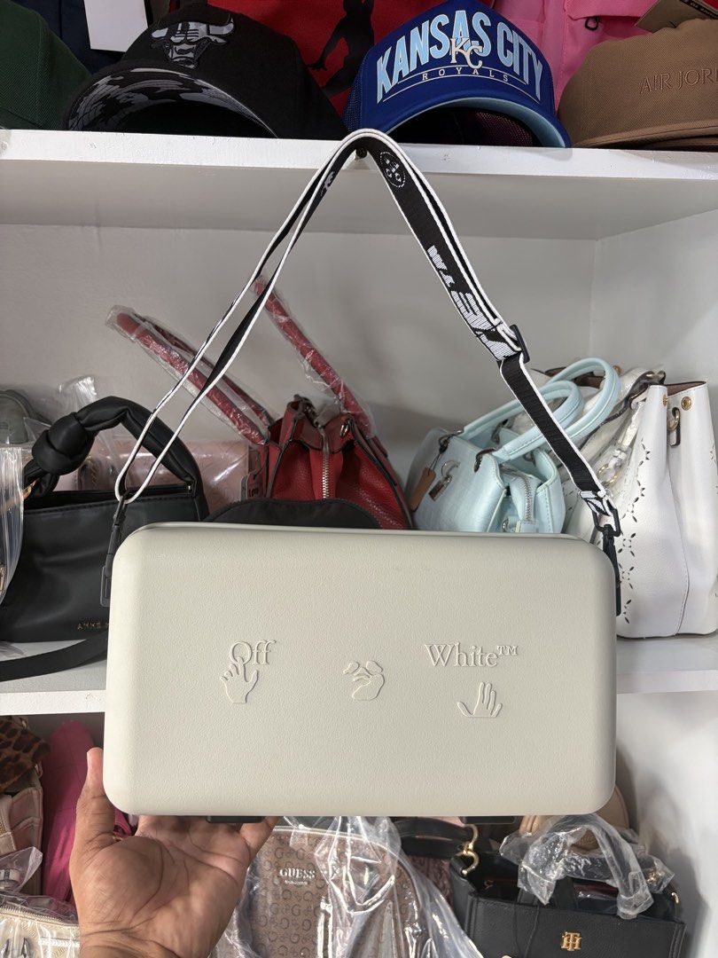 Off white x Amore Pacific (Category: Luxury Bags & Wallets) located in Pinamalayan. Submitted by danilotubero08 (Listing ID 1457641511, Image 1). Description: Brand new Off White x Amore Pacific bag no inclusions.