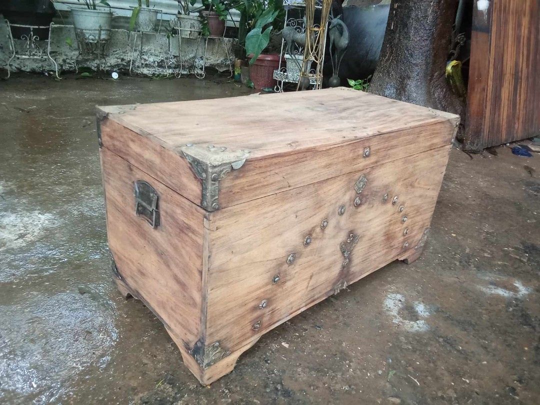 Old Baul with Brass Design (Category: Storage Boxes & Baskets) located in Rizal. Submitted by mommykiee (Listing ID 1457556427, Image 3). Description: Old baul w/ brass design Made of narra wood Size: L32 W16 H17.5inch Stripped & varnished.