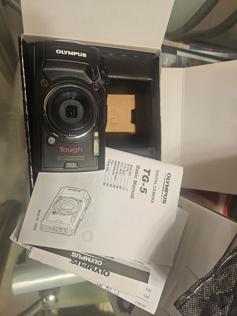 Olympus TG-5 Tough Camera with Underwater Housing （分類：相機）位於 Hong Kong。 由 divertoy1277981 提交（商品編號 1457632400，圖片 3）。簡介： Olympus TG-5 Tough camera. Comes with its original box and manuals. Also includes an Olympus underwater housing, perfect for diving or snorkeling. The housing is black with red accents. All accessories shown in the photos are included. Great for capturing memories underwater or in rugged environments.。