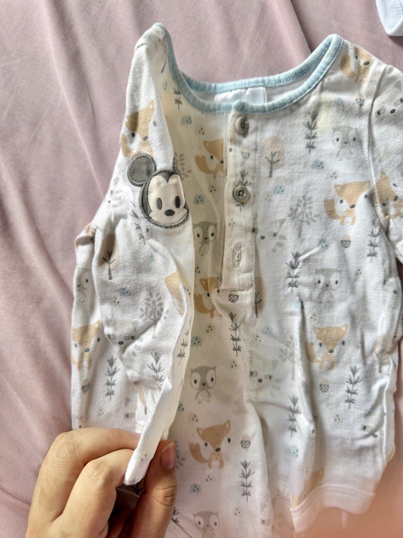 Onesie longsleeves (Category: Babies & Kids Fashion) located in Manila. Submitted by cjdevera (Listing ID 1457642413, Image 2). Description: - Long sleeve baby bodysuit - Adorable print featuring foxes, owls, trees, and a Mickey Mouse patch - Convenient button closure at neck and crotch - Made with soft fabric for ultimate baby comfort - Perfect for everyday wear.