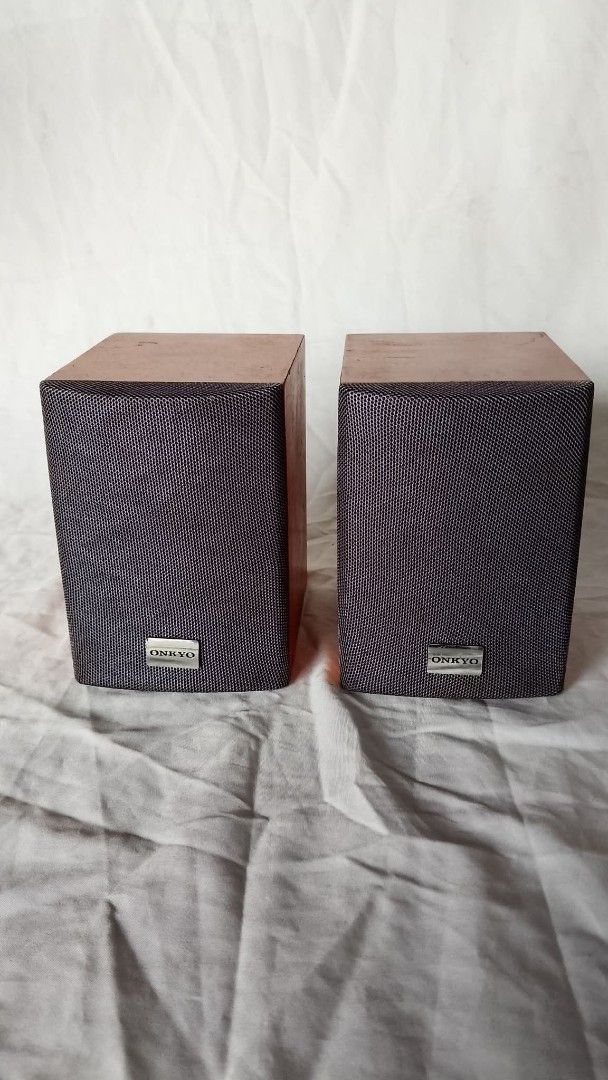 Onkyo ST-V800 Bookshelf Speakers (Pair) (Category: Soundbars, Speakers & Amplifiers) located in Quezon City. Submitted by jpnvintageonline (Listing ID 1457571897, Image 1). Description: - Onkyo ST-V800 satellite Speakers - Max Power Handling: 30W (each) - Impedance: 6 ohms - Ideal for small setups or desktop audio - Tested and confirmed working -need amplifier .