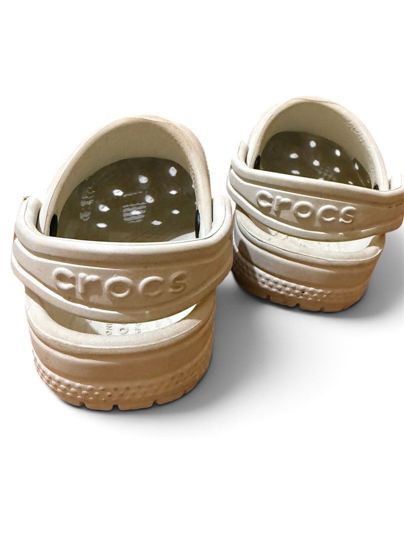 Original Crocs Classic Clogs (Bone) C5 (Category: Babies & Kids Fashion) located in Makati City. Submitted by mmyeye02 (Listing ID 1457607374, Image 3). Description: ✨ Original Classic Crocs clogs in Bone color ✨ SELLING LOW - Size C5 - Easy slip-on and off design - Iconic Crocs style with ventilation holes - Perfect for casual everyday wear RFS: Decluttering.