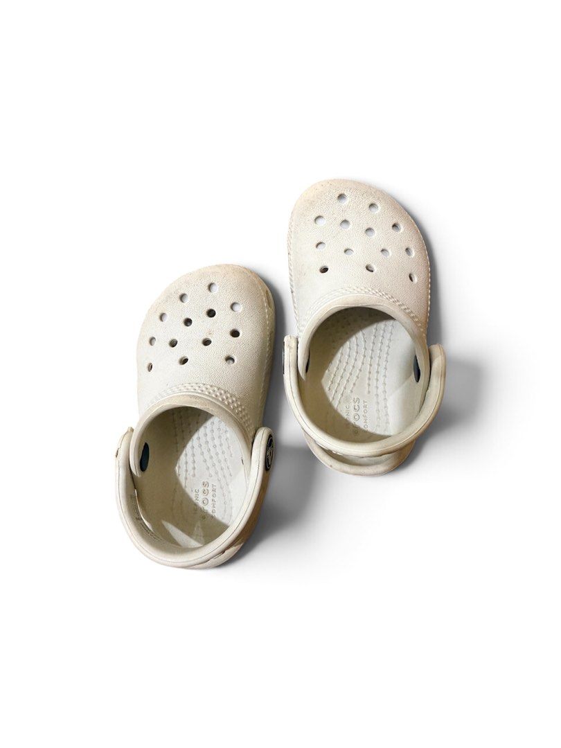 Original Crocs Classic Clogs (Bone) C5 (Category: Babies & Kids Fashion) located in Makati City. Submitted by mmyeye02 (Listing ID 1457607374, Image 1). Description: ✨ Original Classic Crocs clogs in Bone color ✨ SELLING LOW - Size C5 - Easy slip-on and off design - Iconic Crocs style with ventilation holes - Perfect for casual everyday wear RFS: Decluttering.