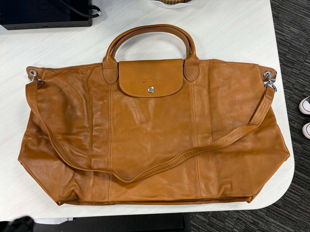 Original Longchamp Modele Depose - Brown Leather (Category: Luxury Bags & Wallets) located in Valenzuela. Submitted by polalalala (Listing ID 1457587536, Image 3). Description: - Authentic Longchamp travel bag - Rich cognac-colored leather - Comfortable top handles - Detachable shoulder strap for versatility - Original - Foldable - Ample space for all your essentials - Perfect for weekend getaways or gym sessions.