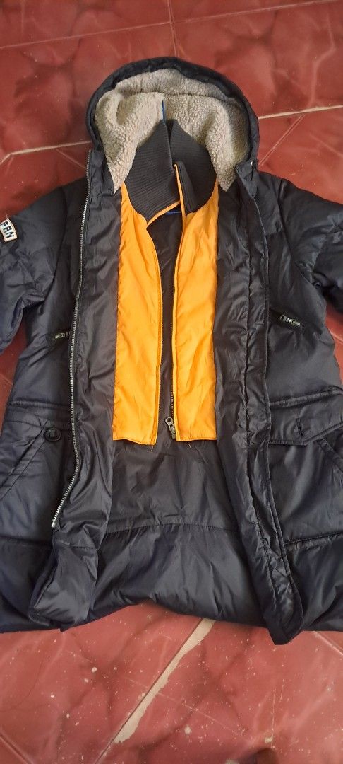 Original SanFan Double Layered parka jacket (Category: Coats, Jackets and Outerwear) located in Santa Rita. Submitted by coolguy29 (Listing ID 1457685617, Image 1). Description: Original Black SanFan 86 Parka Jacket in good condition (pm sa mga may tanong and gusto extra pictures) Size: XL Price: 450 Location: Santa Rita, Pampanga Pick up or lalamove (sainyo shipping).