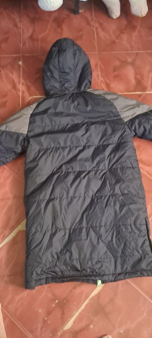 Original TYR Parka Jacket (Category: Coats, Jackets and Outerwear) located in Santa Rita. Submitted by coolguy29 (Listing ID 1457685622, Image 3). Description: Original TYR Black parka jacket in good condition no issue (pm sa mga may tanong at gusto extra picture) Size: L to XL Price: 400 Location: Santa rita, Pampanga Pick up or lalamove (sainyo shipping).