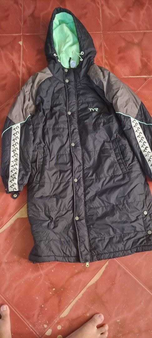 Original TYR Parka Jacket (Category: Coats, Jackets and Outerwear) located in Santa Rita. Submitted by coolguy29 (Listing ID 1457685622, Image 2). Description: Original TYR Black parka jacket in good condition no issue (pm sa mga may tanong at gusto extra picture) Size: L to XL Price: 400 Location: Santa rita, Pampanga Pick up or lalamove (sainyo shipping).