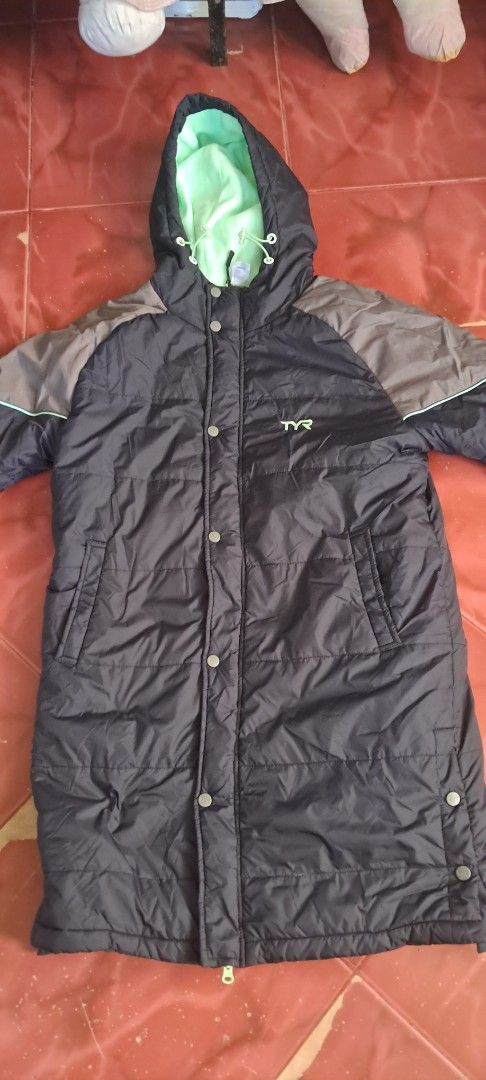 Original TYR Parka Jacket (Category: Coats, Jackets and Outerwear) located in Santa Rita. Submitted by coolguy29 (Listing ID 1457685622, Image 1). Description: Original TYR Black parka jacket in good condition no issue (pm sa mga may tanong at gusto extra picture) Size: L to XL Price: 400 Location: Santa rita, Pampanga Pick up or lalamove (sainyo shipping).