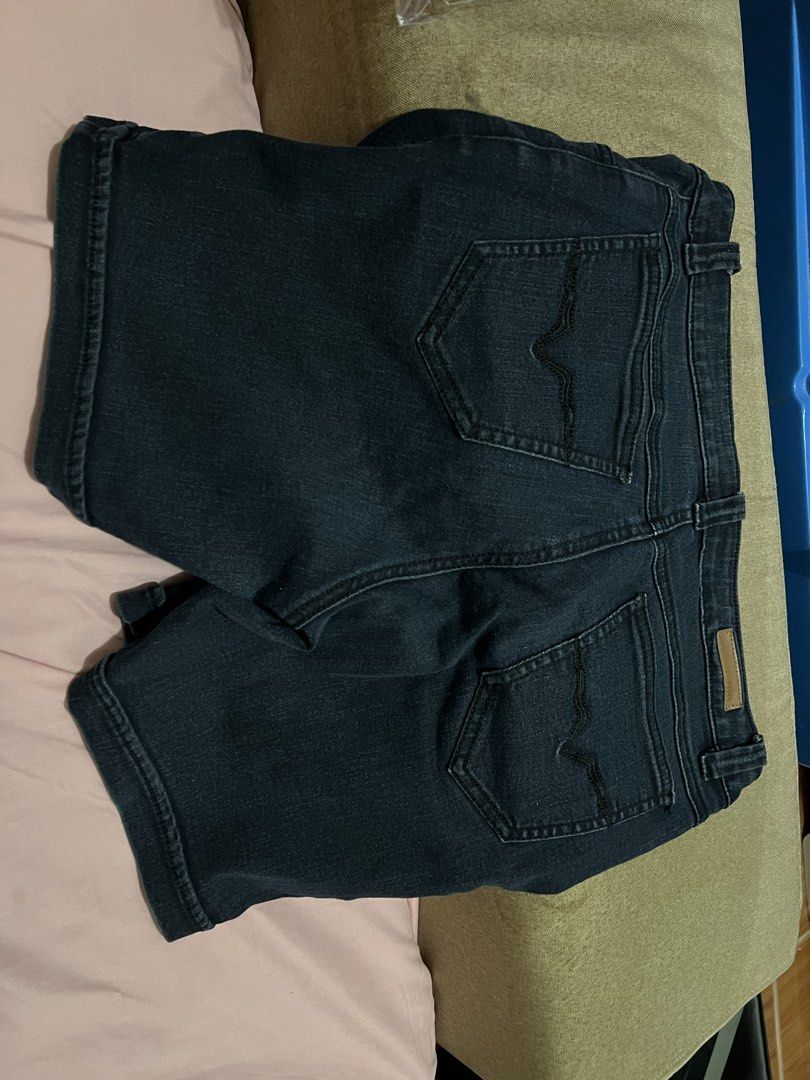 Pazzo Jeans Shorts Size 31 (Category: Jeans) located in Manila. Submitted by jovalbarez (Listing ID 1457675372, Image 2). Description: RFS: Di na kasya Brand: Pazzo Waist: 31 inch Length: 15 inch.