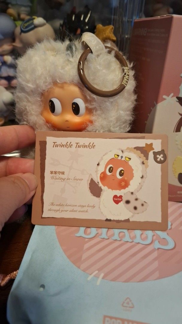 POP MART Dear Birds Twinkle Twinkle Plush Keychain (Category: Plushies & Soft Toys) located in Manila. Submitted by macenna (Listing ID 1457669497, Image 1). Description: - POP MART Dear Birds Series: Twinkle Twinkle plush keychain - Adorable and fluffy design - Features a cute little star detail - Comes with original card and box - Ideal for collectors or as a thoughtful gift.