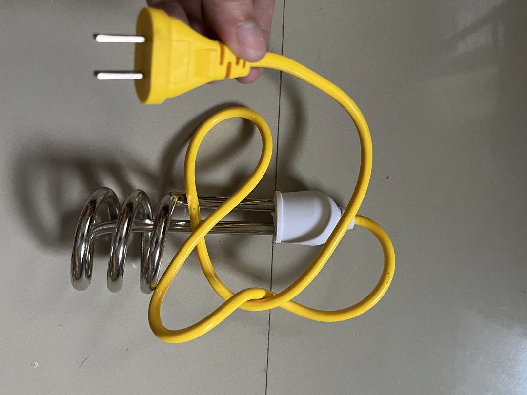 Portable Water Heater 1500W (Category: Water Heater & Instant Showers) located in Caloocan City. Submitted by justprettythings07 (Listing ID 1455587375, Image 1). Description: makapal yung wire.