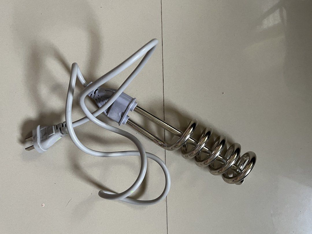 Portable Water Heater 2500W (Category: Water Heater & Instant Showers) located in Caloocan City. Submitted by justprettythings07 (Listing ID 1446523964, Image 2). Description: makapal yung wire.