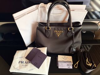 (Category: ) located in . Submitted by ms.mlsluxeboutique (Listing ID 1457545988, Image 1). Description: .