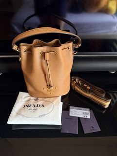 (Category: ) located in . Submitted by ms.mlsluxeboutique (Listing ID 1457547171, Image 1). Description: .