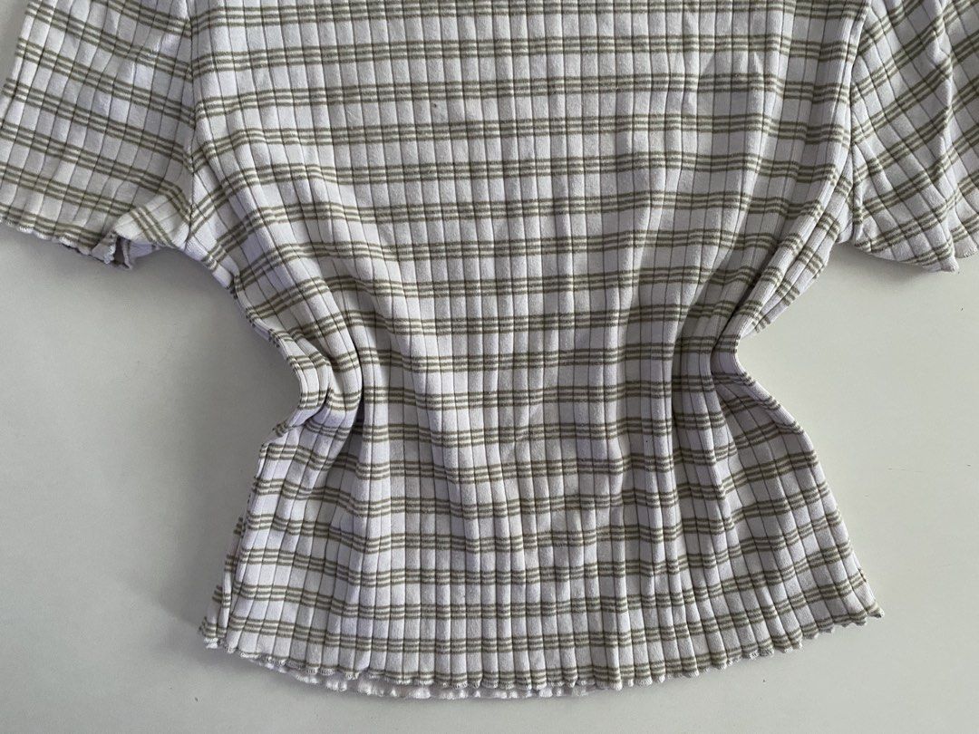 Pull & Bear Ribbed Striped T-shirt (Category: Shirts) located in Marikina City. Submitted by makeitmorepretty (Listing ID 1457548694, Image 3). Description: - White and green ribbed t-shirt - Brand: Pull & Bear - Features: Short sleeves, lettuce hem - Fabric: Textured ribbed material - Estimated Size: Medium or Large - Perfect for: Casual wear.