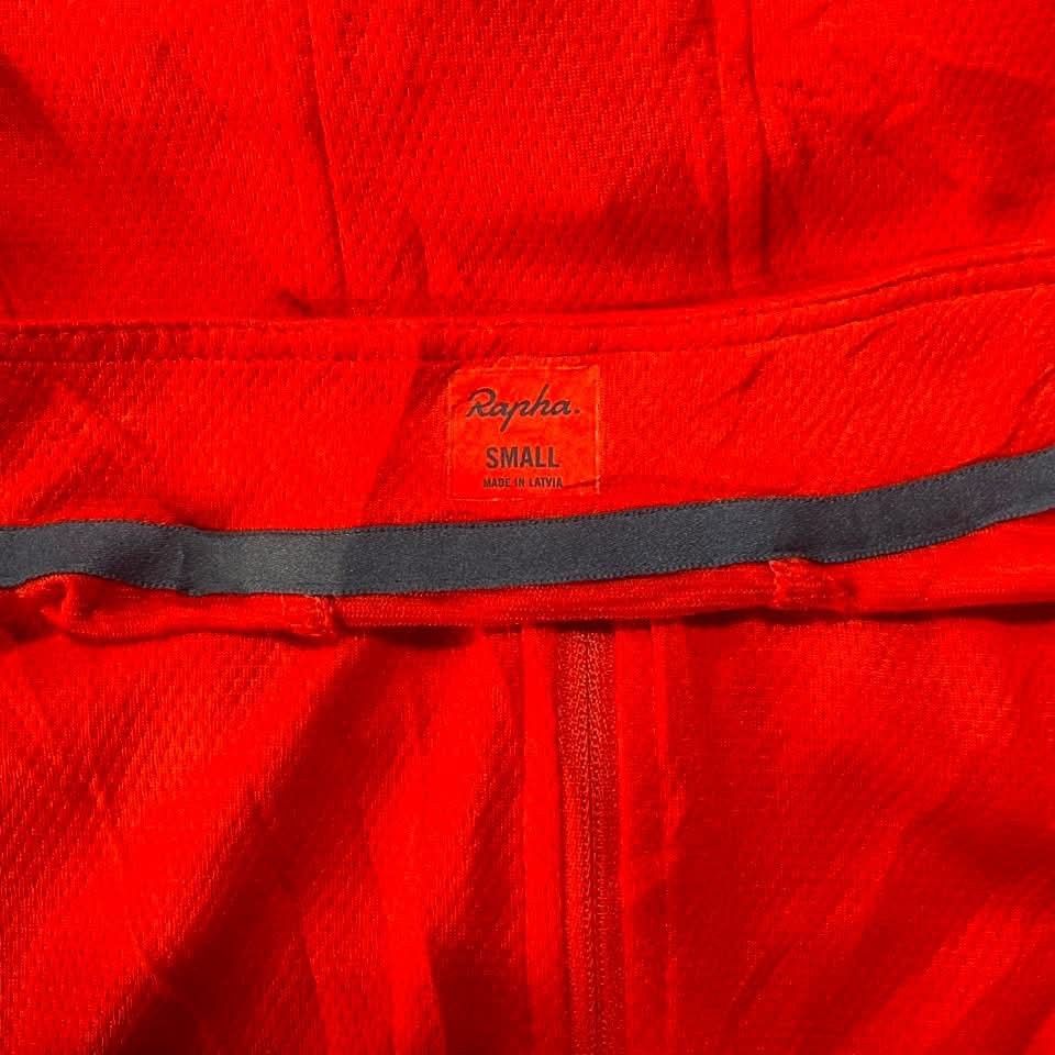 Rapha cycling jersey (Category: Activewear) located in Pavia. Submitted by timeless.rags.5001 (Listing ID 1457639080, Image 3). Description: Rapha pink classic cycling jersey -Rapha red cycling jersey Both authentic Excellent condition Dimensions: width 18 length 27 3k pack.