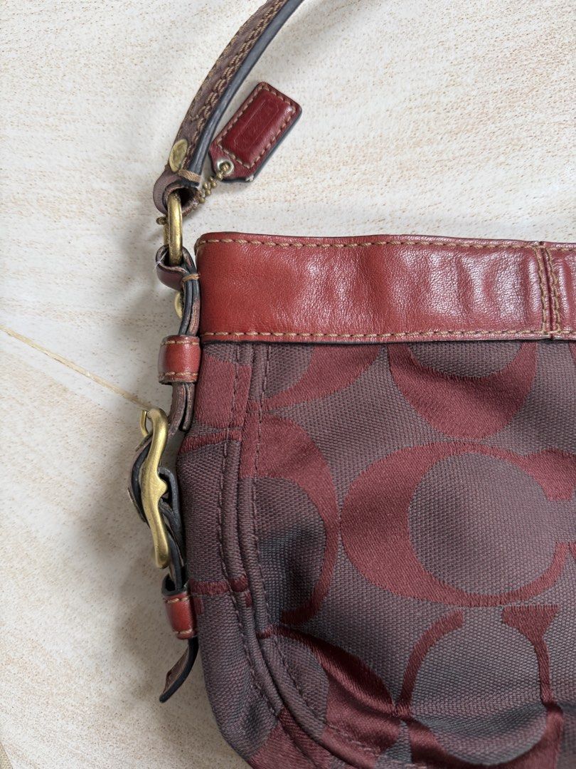 SOLD (Category: Luxury Bags & Wallets) located in Quezon City. Submitted by p0tatooooooo (Listing ID 1457569299, Image 2). Description: Small Burgundy Zoe.