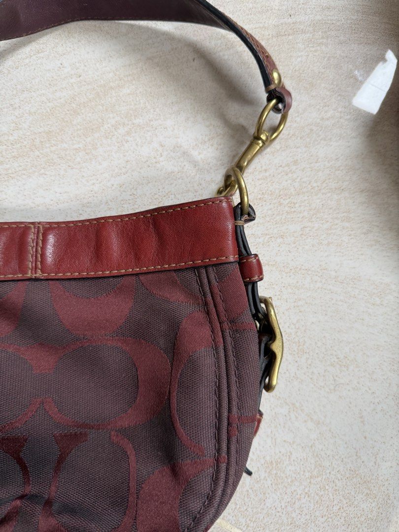 SOLD (Category: Luxury Bags & Wallets) located in Quezon City. Submitted by p0tatooooooo (Listing ID 1457569299, Image 3). Description: Small Burgundy Zoe.