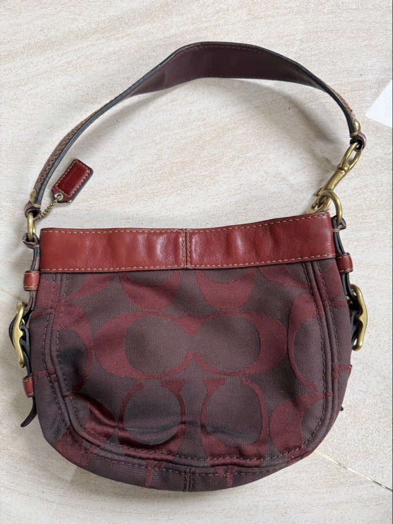 SOLD (Category: Luxury Bags & Wallets) located in Quezon City. Submitted by p0tatooooooo (Listing ID 1457569299, Image 1). Description: Small Burgundy Zoe.