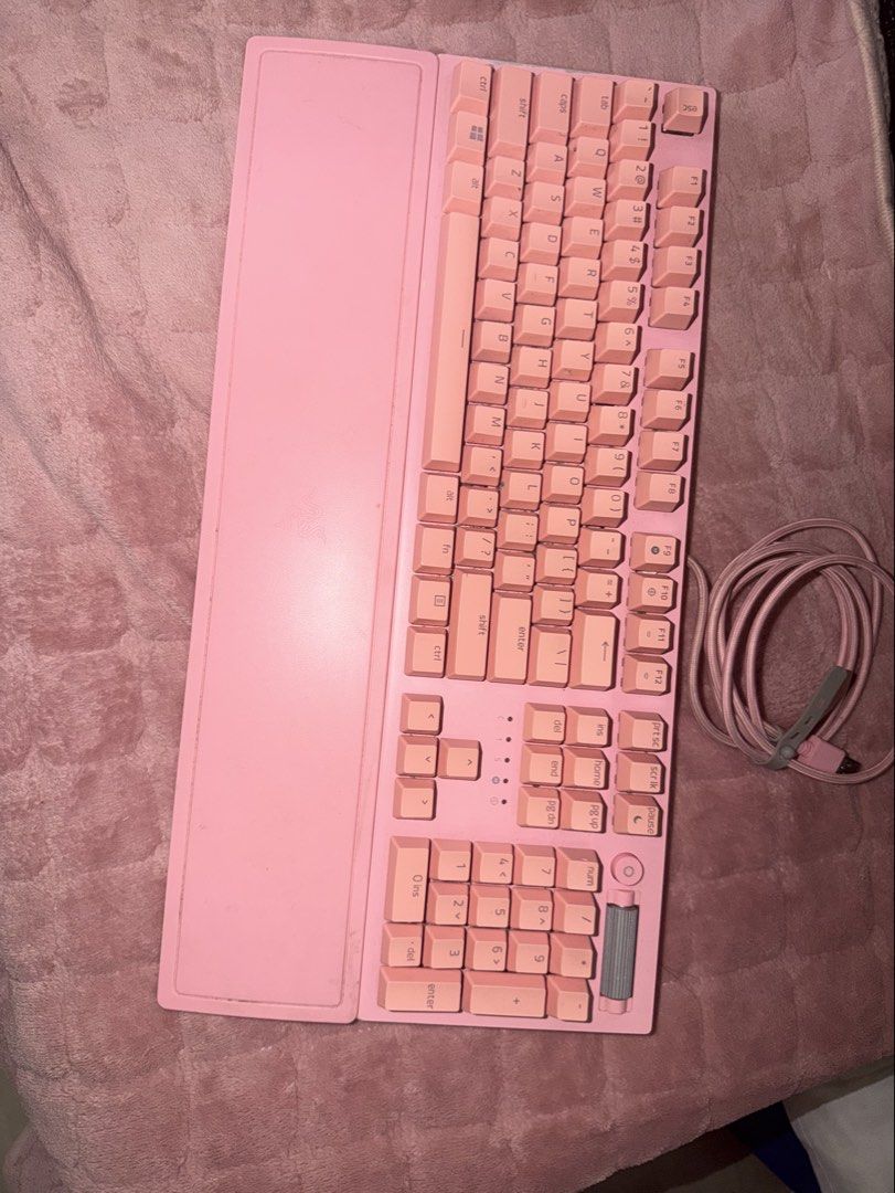 Razer Blackwidow V3 QUARTZ (Category: Computer Keyboard) located in Makati City. Submitted by declutterwithjuju (Listing ID 1457587399, Image 3). Description: Selling my razer keyboard 🥹 rfs switched to tenkeyless ₱2999 nalanb I posted this for ₱3700.