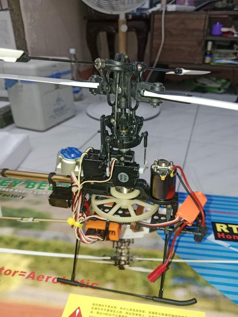 rc helicopter esky honeybee king (Category: Remote Control Toys) located in Caloocan City. Submitted by kam0teb0y (Listing ID 1457073885, Image 3). Description: esky honey bee king 6 channel rc heli without battery and charger (as is).