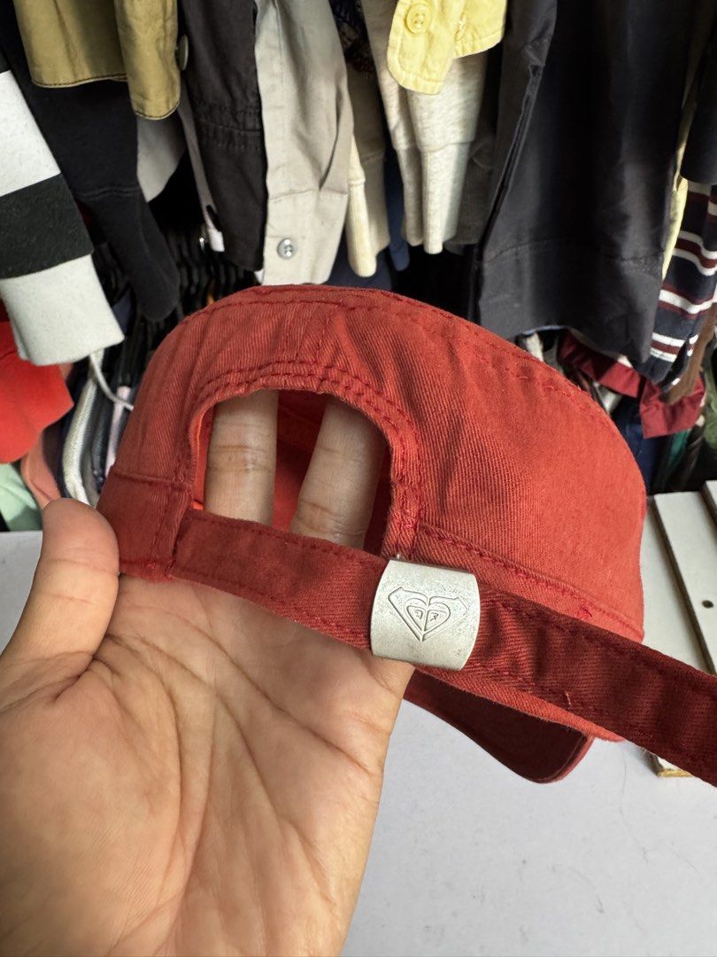 Roxy Cap (Category: Hats & Beanies) located in Kuala Lumpur. Submitted by nicotineitem2 (Listing ID 1457553756, Image 3). Description: Takde Deffect.