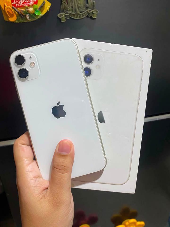 RUSH FOR SALE!!! (Category: iPhone 11 Series) located in Lubao. Submitted by genjithrifted (Listing ID 1457685943, Image 1). Description: For sale RUSH Iphone 11 white!!! 128gb 82 Battery Health True tone working Face ID working First owner No issue No history of repair With box, charger complete, cases PM for more details📩.