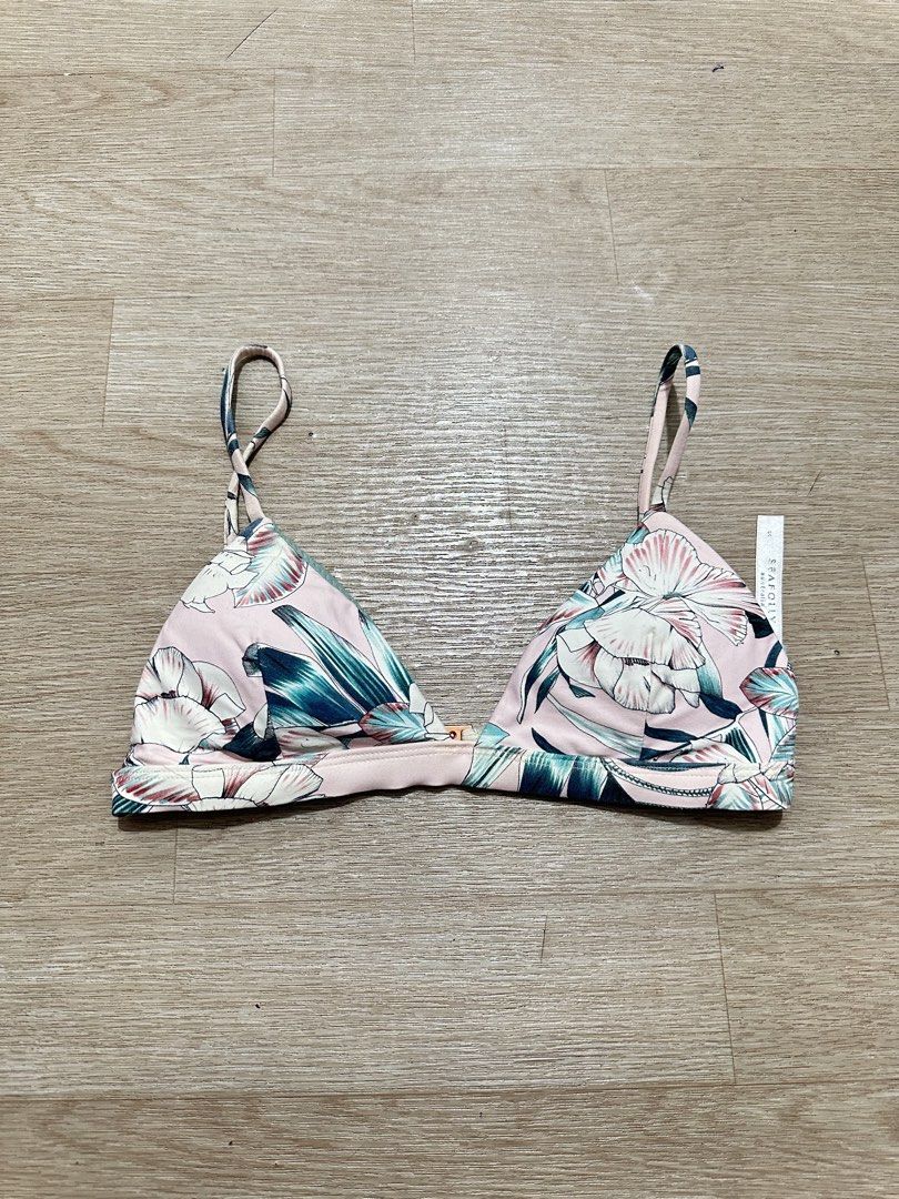 (S) SEAFOLLY Bikini Top/ Swim Top (Category: Bikinis & Swimsuits) located in Cainta. Submitted by sunnyfloshop (Listing ID 1457574847, Image 2). Description: Brandnew 🍃Small 🍃Padded 🍃Triangle cups 🍃Adjustable straps.