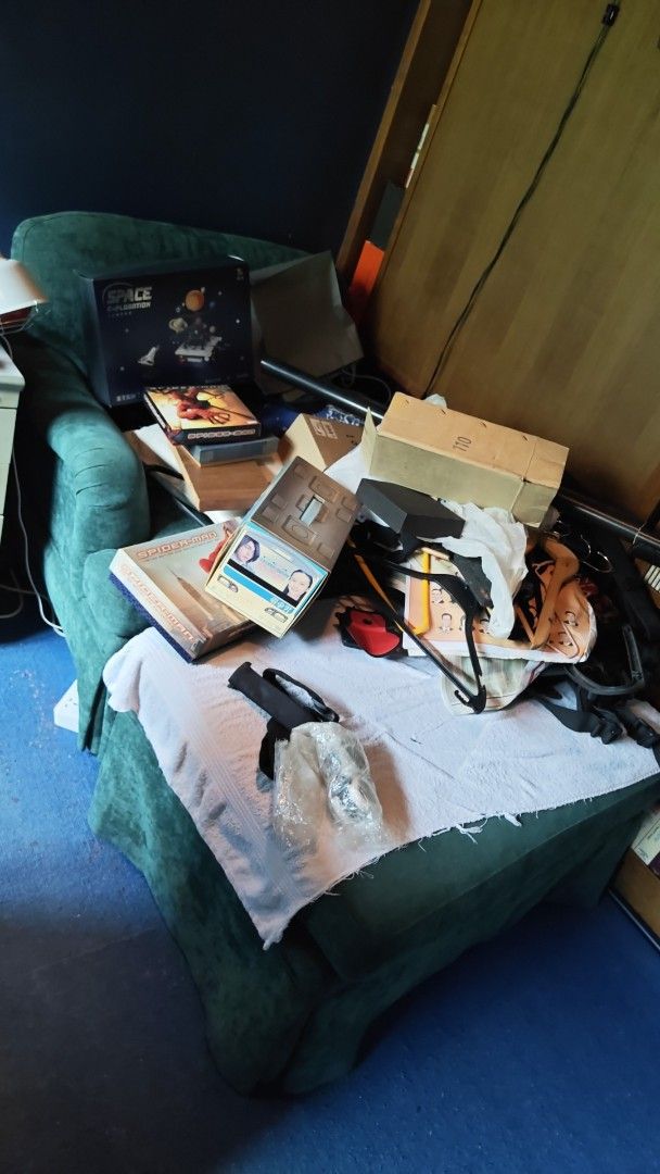 Second hand items （分類：電視）位於 Hong Kong。 由 evysmile 提交（商品編號 1457597046，圖片 3）。簡介： Selling a Samsung 40-inch LED TV. Works well. Comes with power cable and remote. Great for a bedroom or small living space. Pickup only in Mong Kok.。