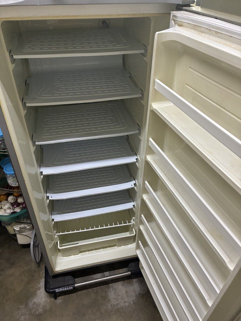 Sanyo Freezer HF-S6L Refrigerator (Category: Refrigerators and Freezers) located in Manila. Submitted by ny5skhr4vb08531 (Listing ID 1457594442, Image 2). Description: - Sanyo Refrigerator, Model HF-S6L - Multiple shelves inside for ample storage - Door shelves for convenient organization - Ideal for keeping food and drinks perfectly chilled - In good working condition - Ready for its new home.