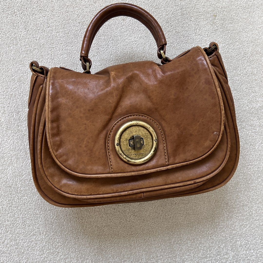 sequoia brown multiwear handbag (Category: Luxury Bags & Wallets) located in Limay. Submitted by budolfindsrawrawr (Listing ID 1457666008, Image 2). Description: sequ0ia brown multiwear handbag - has straps - need spa - very high quality material .